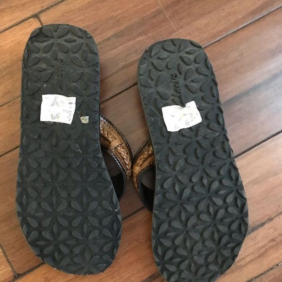 Women’s Clark collection sandals in size 8. These are in great condition - Picture 5 of 6